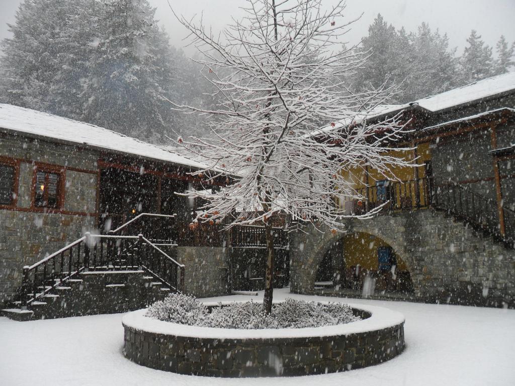 Kerasies Guesthouse Vovúsza Kültér fotó